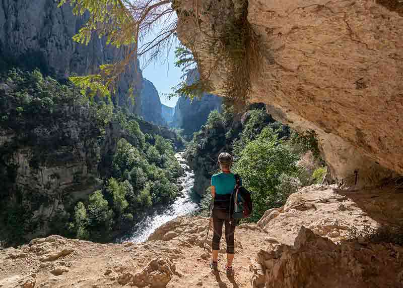 Sportieve activiteiten - Uitzicht in de Gorges op het Imbut-pad